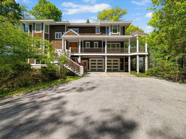 4679 Forest Ridge Dr, Holland, MI 49423