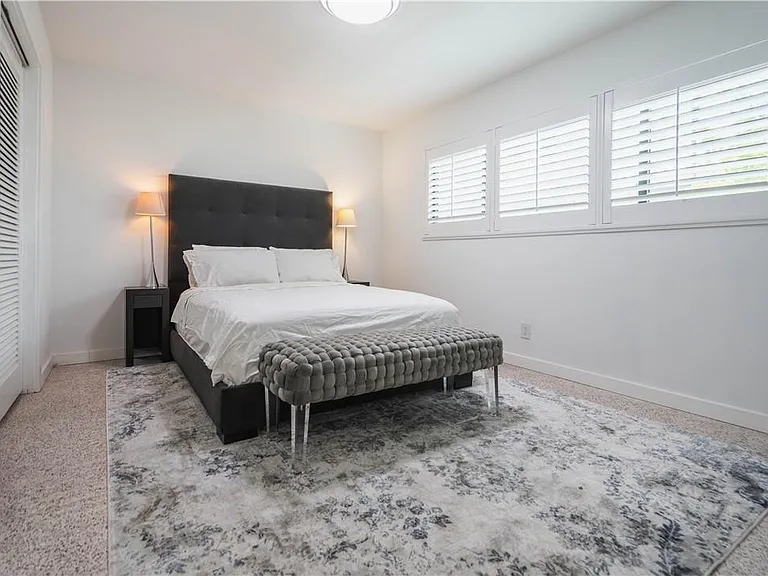 240 NE 25th Ave — Photo 15