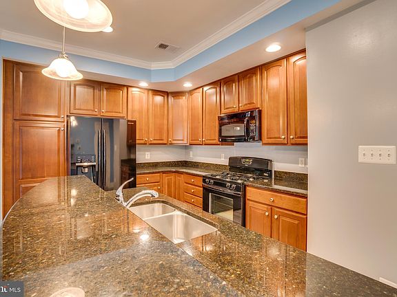 4th image of 2554 Eastbourne Dr