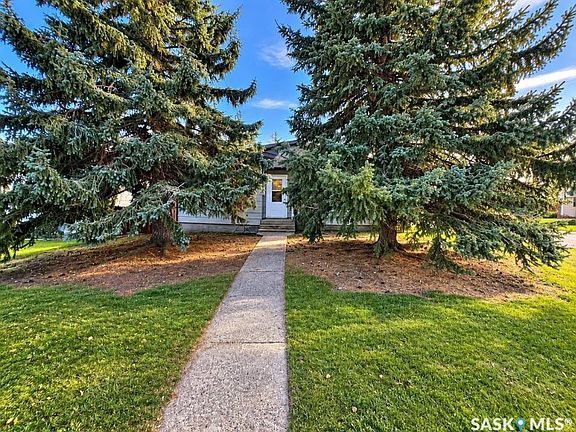 2nd image of 302 Cowie Crescent