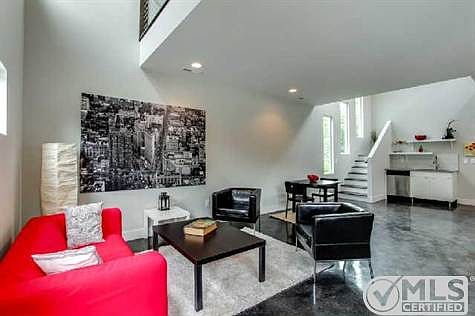 3rd image of 1309B Stainback Ave #B