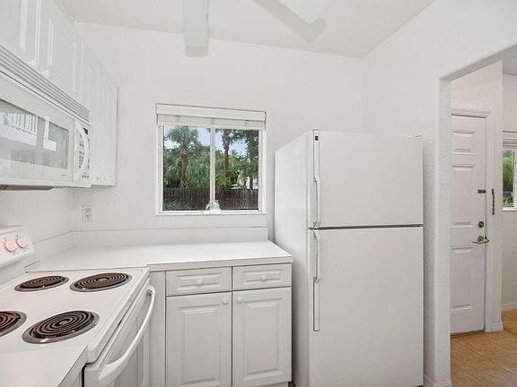 4th image of 337 Ocean Park Ln #107