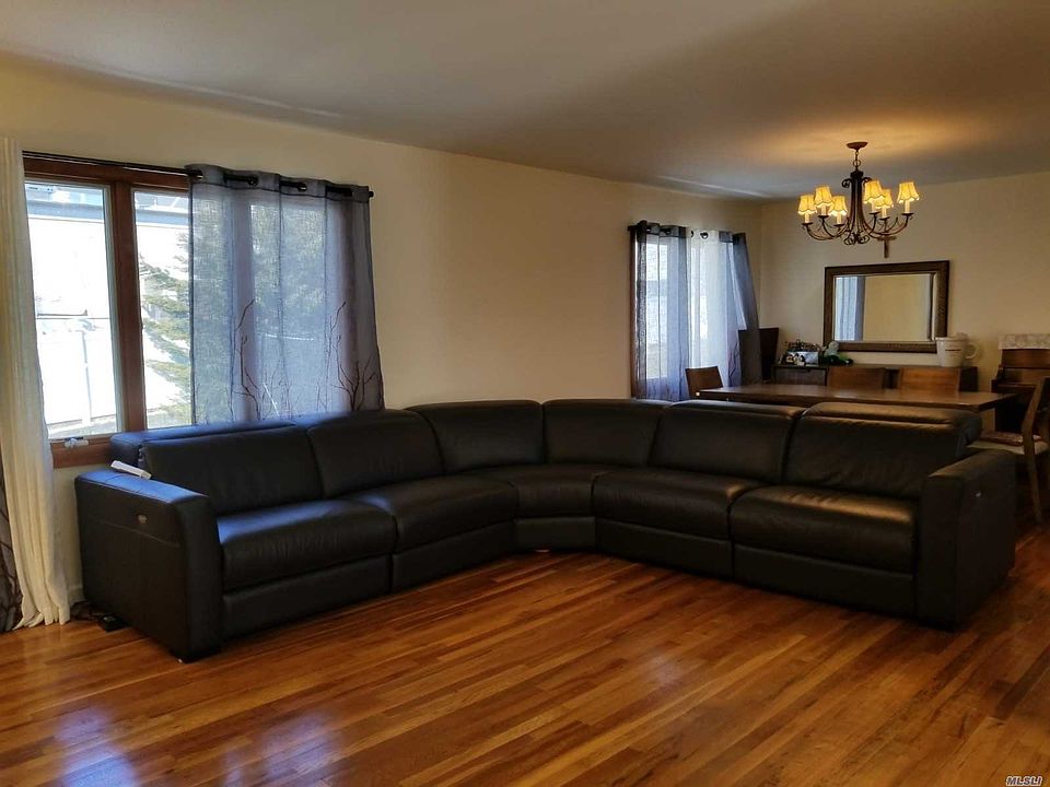 2nd image of 17 Russell Park Rd