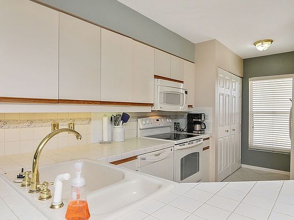 5th image of 991 N Barfield Dr Unit 410