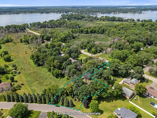 7688 N Shore Trl N, Forest Lake, MN 55025