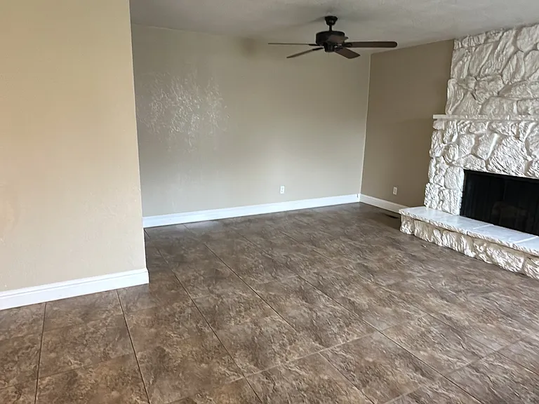 2109 Manitoba Ct — Photo 8