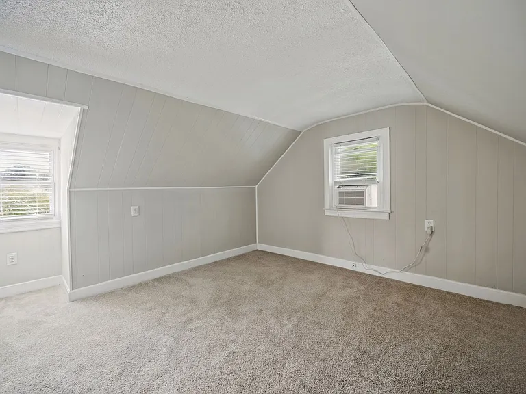 539 Austin St — Photo 19