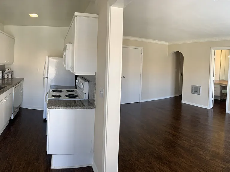 Lindbrook Manor Apartments — Photo 75
