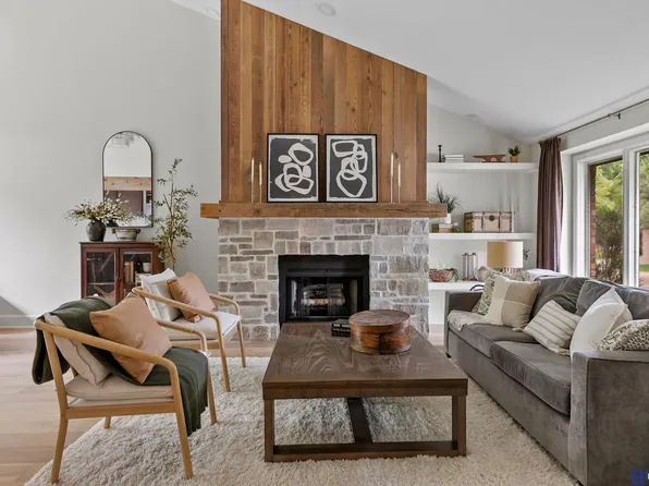 2100 Heritage Pines Ct, Lincoln, NE 68506