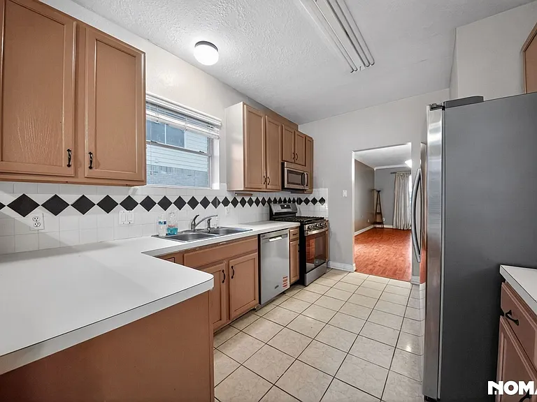 1811 Quiet Hollow Dr — Photo 18