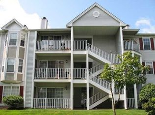 176 Darwin Ln, North Brunswick, NJ 08902