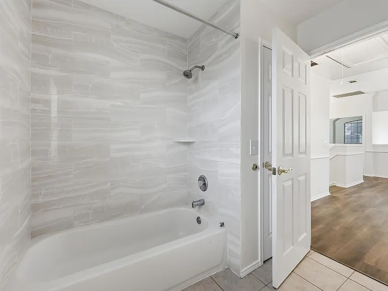 2216 Oak Park Dr — Photo 13
