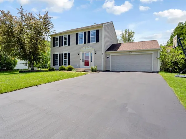 3217 Blue Spruce Dr, Macedon, NY 14502