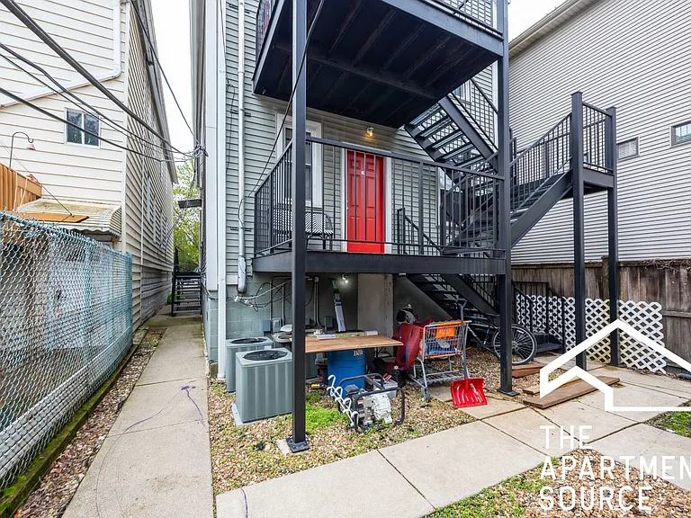 1738 W Altgeld St #2R — Photo 18