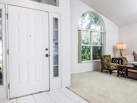 5th image of 1387 Surrey Park Dr
