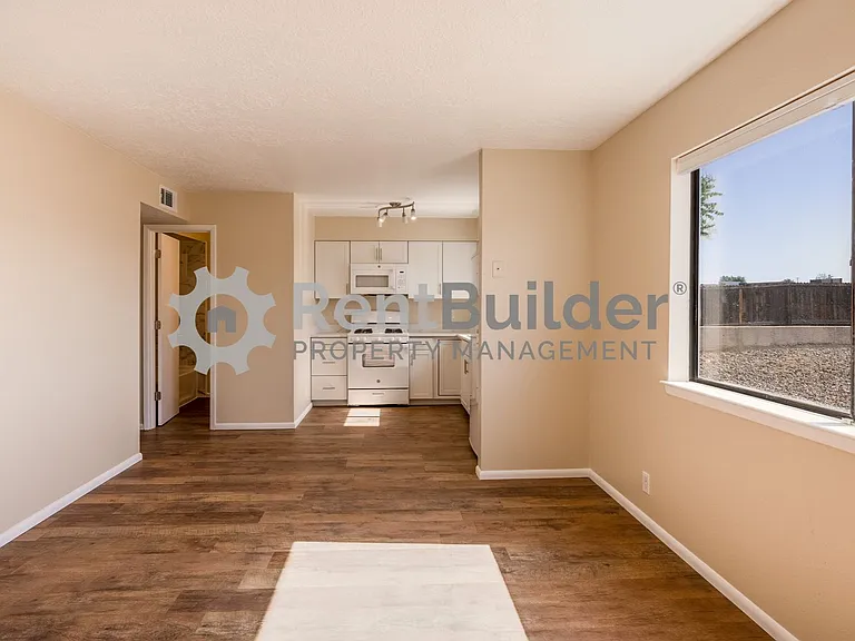 301 Geraldine Loop SE — Photo 16