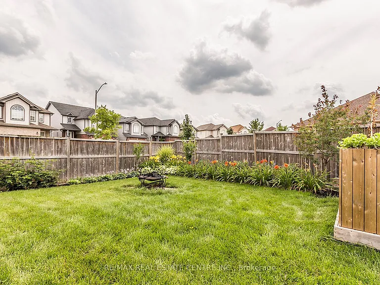 44 Lemon Grass St — Photo 36