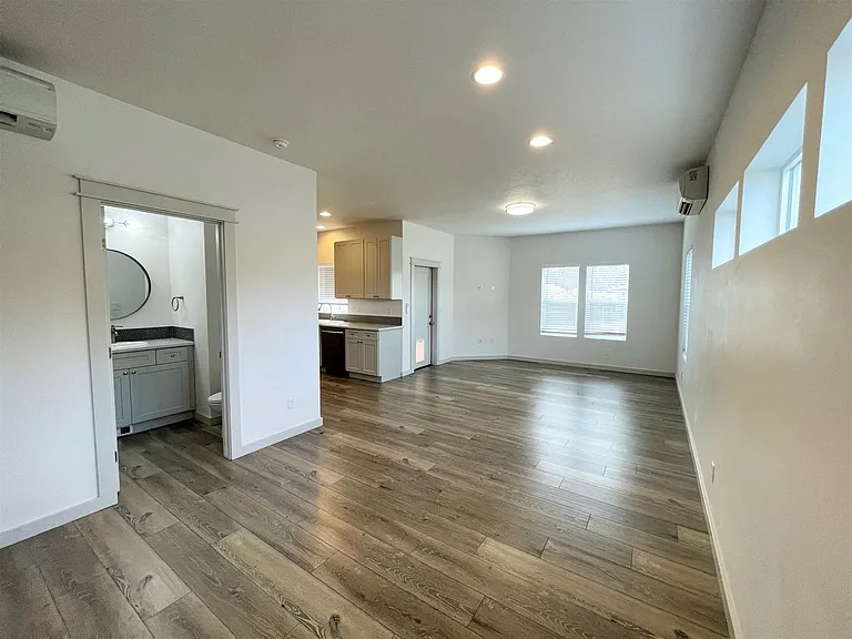 5899 N Lakeshore Way — Photo 4