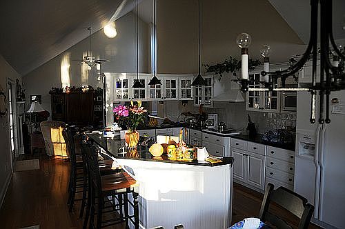 kitchen w/granite open to family room