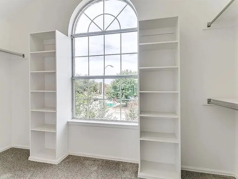 2700 Thorncreek Ln — Photo 5