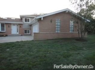 8682 Ailsworth Dr, Darien, IL 60561