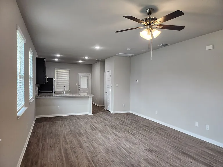 332 Caleb Ct — Photo 5