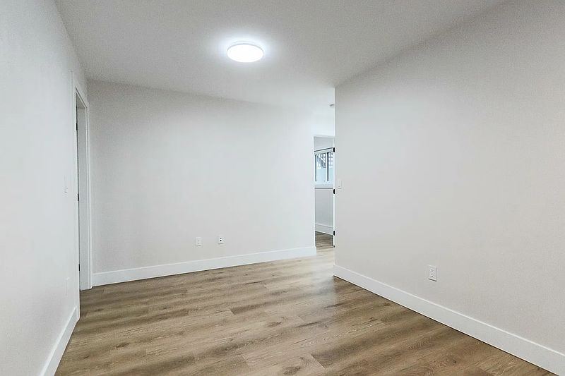 Surrey Apartment for rent - 2 Bedrooms — photo 3