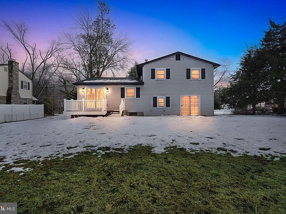 2nd image of 323 Parry Rd