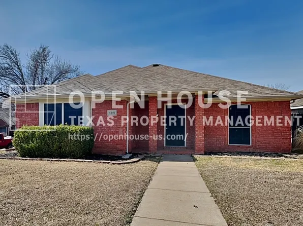 6901 Club Creek Dr, Fort Worth, TX 76137