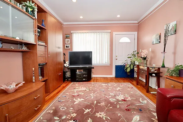 Sold by Remax Edge | media 3