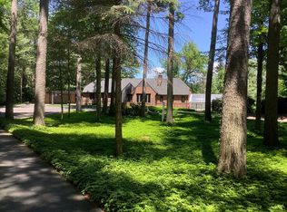 2008 W Sugnet Rd, Midland, MI 48640