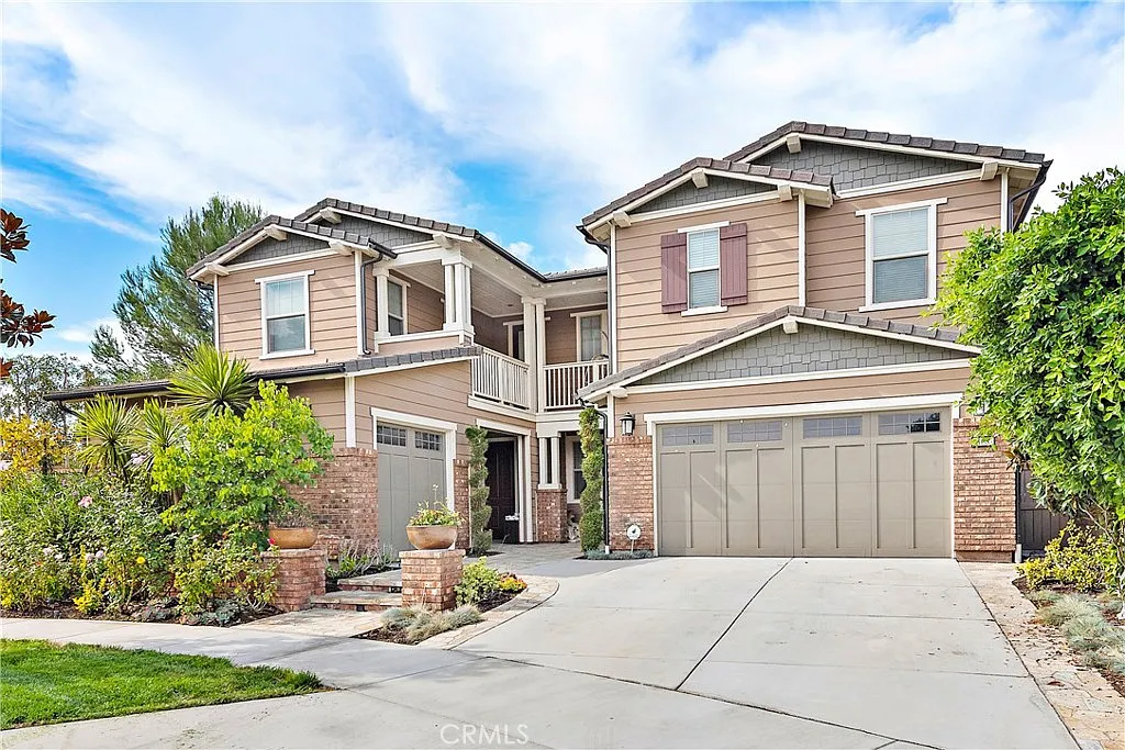 5 bed, 5.5 bath, 4186 sqft, $9,500 — Photo 1