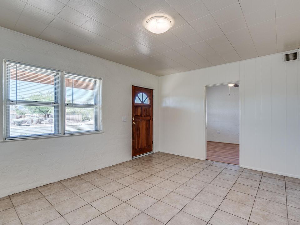 Living room to bedroom 1
