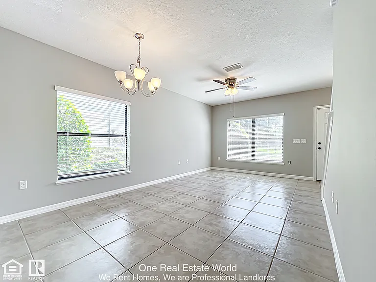 5361 Windsor Lake Cir — Photo 21
