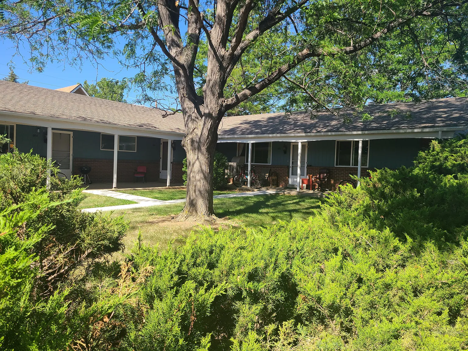 2 bed, 2000 sqft, $2,200 — Photo 1