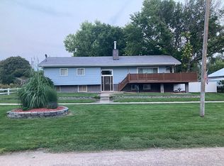 1011 Pacific St, Cambridge, NE 69022