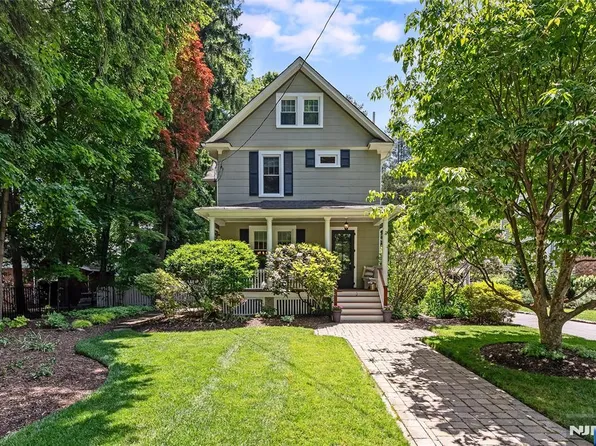 3 Ferguson Pl, Glen Rock, NJ 07452