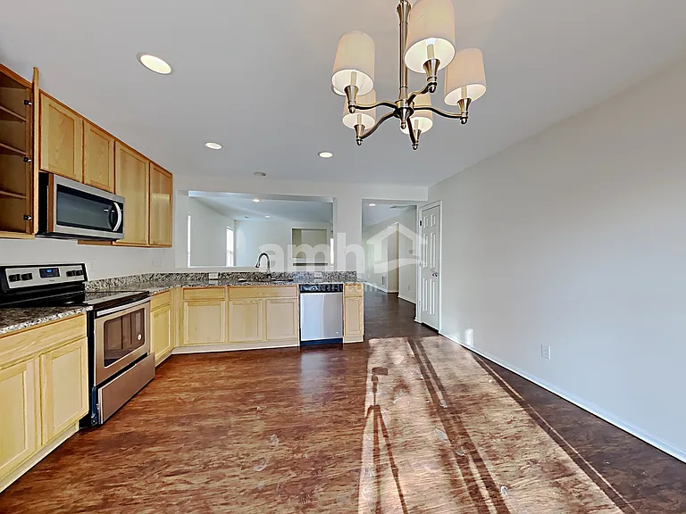 251 Lonewolf Dr — Photo 3