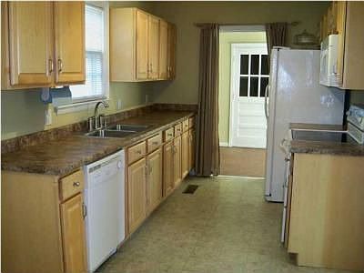 2nd image of 105 Tacoa Ave