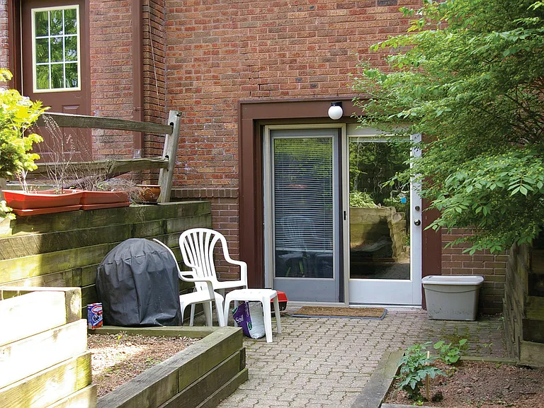2530 Kendall Ave — Photo 6