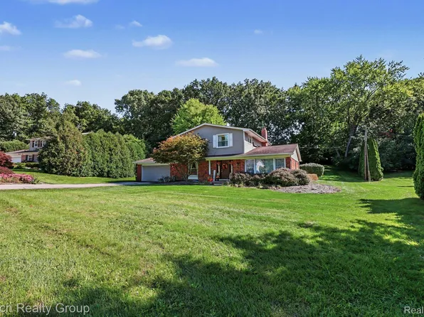 2553 Yorkshire Ln, Bloomfield Hills, MI 48302