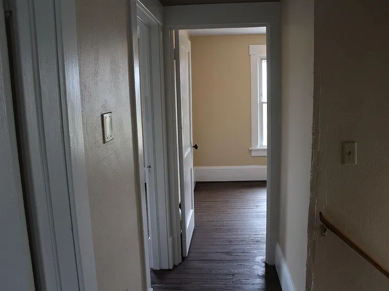 1615 Royal Ave NE — Photo 10