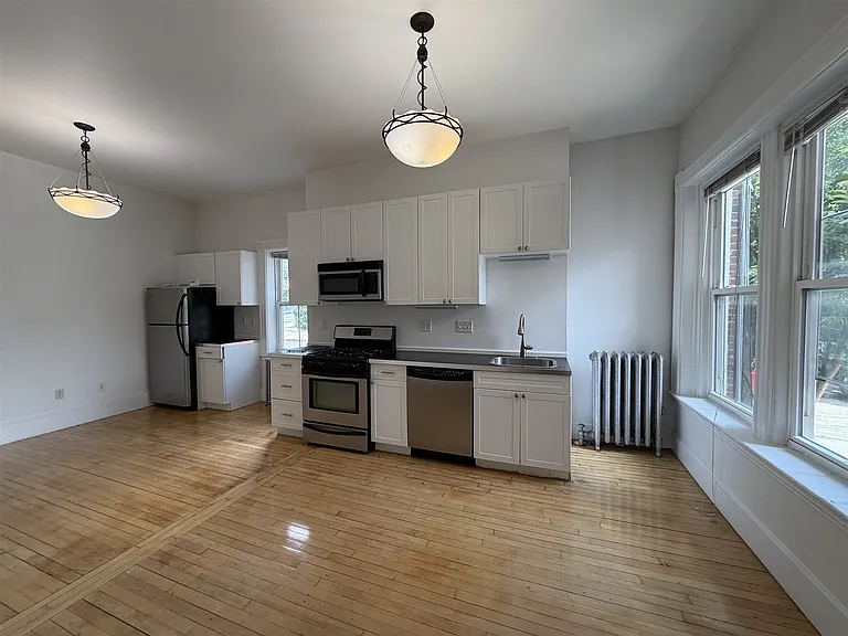 43 Laurel St #1 — Photo 2