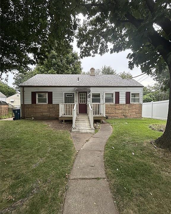 1st image of 2126 Laclede Station Rd