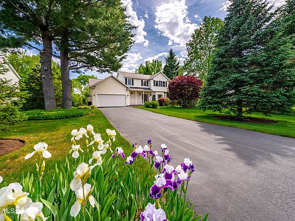 2nd image of 22 Blue Jay Way