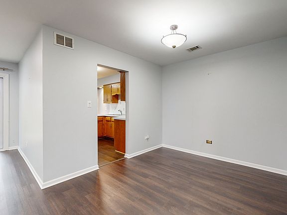 4th image of 9134 Fairmont Ct #0
