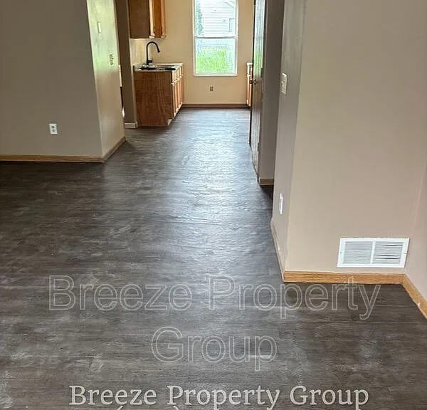913 Hawthorne St — Photo 2