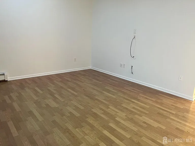 66 Netherwood Cir — Photo 4