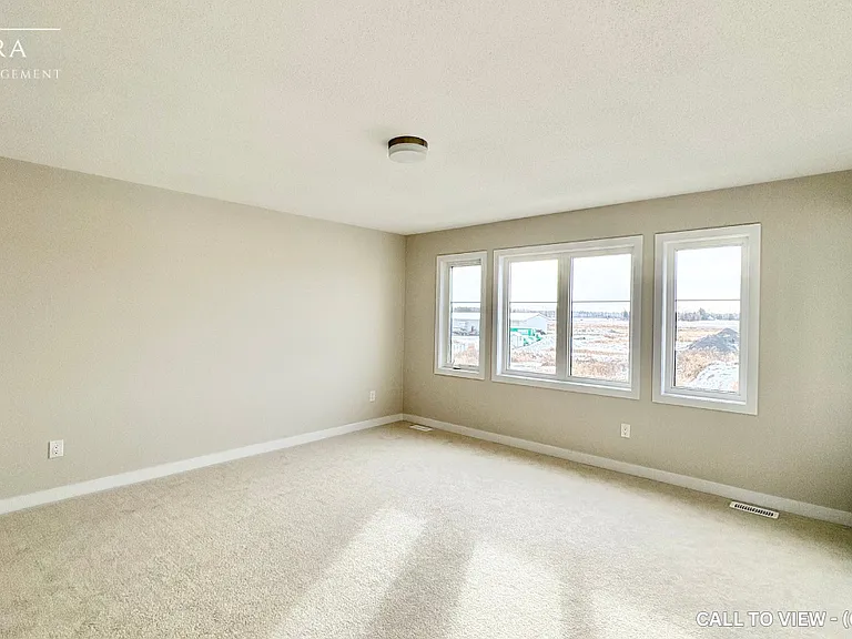 535 Oldenburg Ave — Photo 5