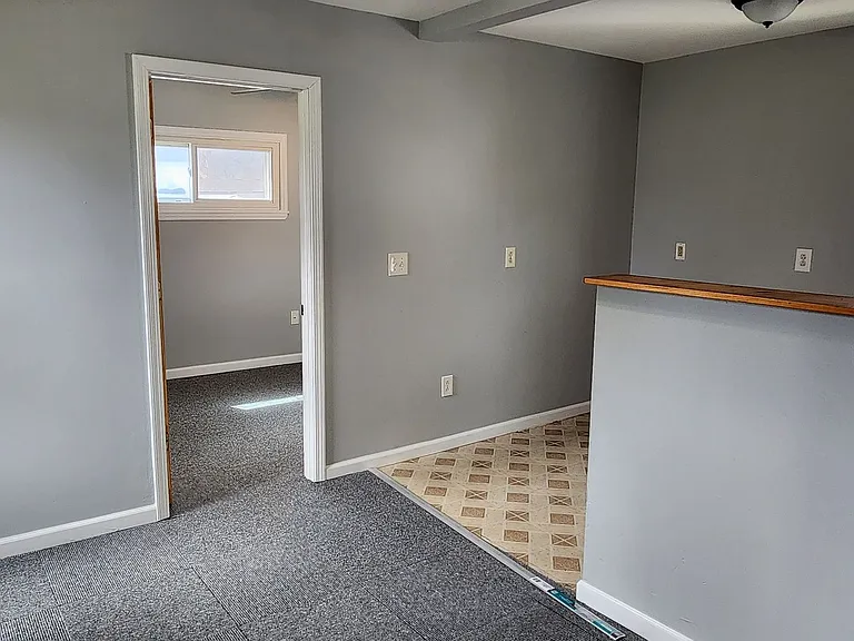 1501 W Henley St — Photo 6